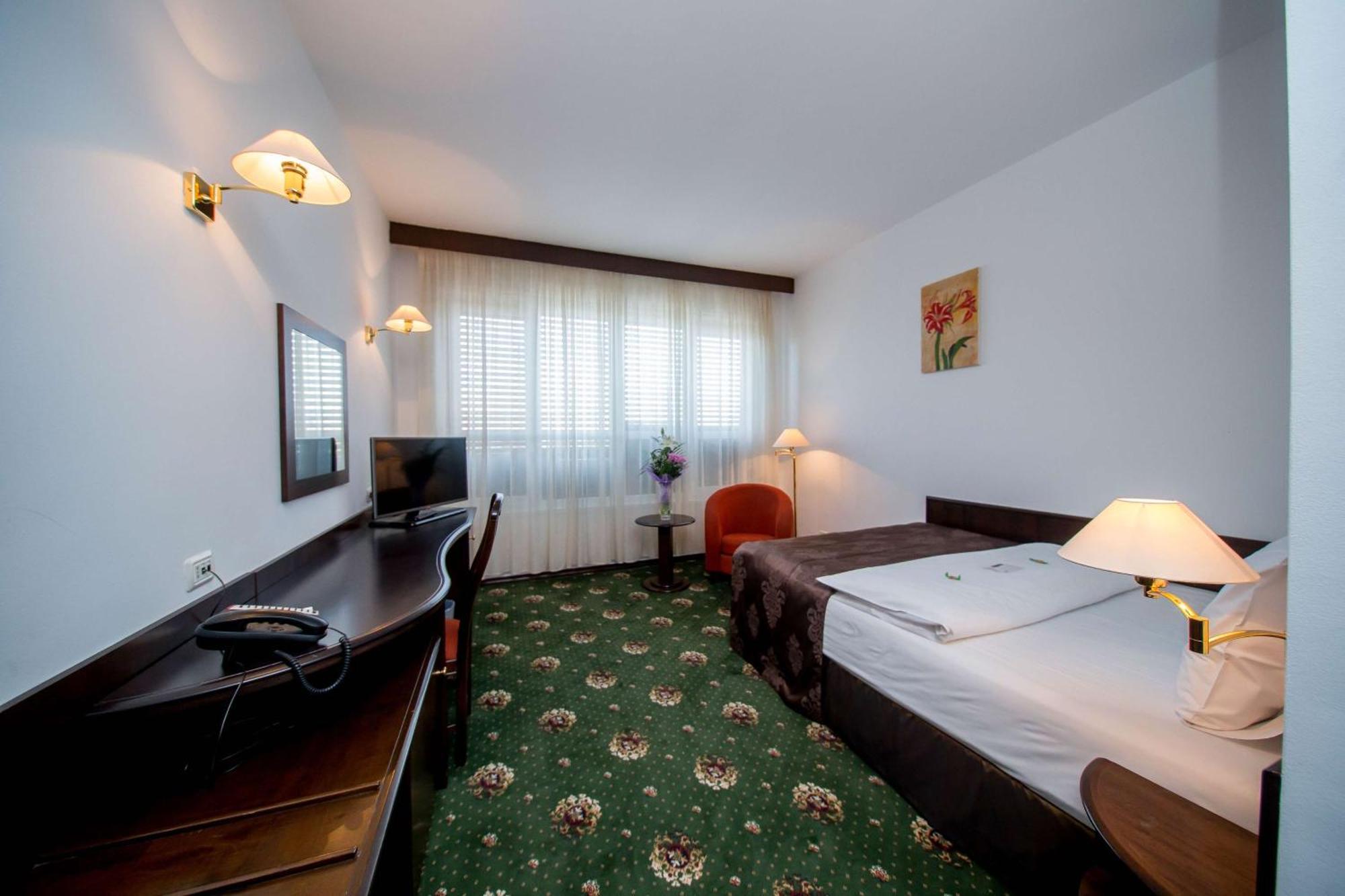 Best Western Central Hotel Arad Exteriér fotografie